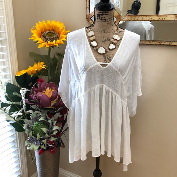 Free People Tops - Free People BOHO lace back embroidered tunic
